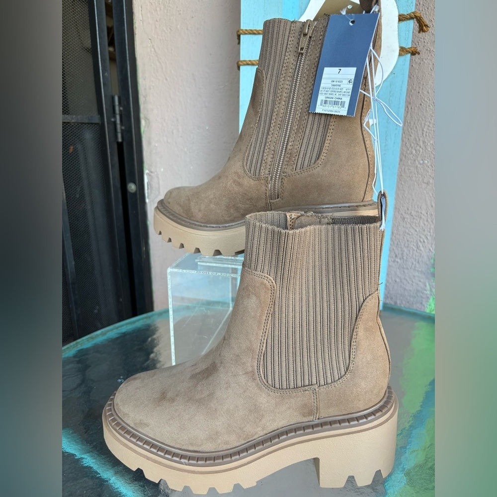 ๐NWT Universal Threads Tan Ankle Boots๐ SIZE 7 womenโs Box C - Picture 7 of 16